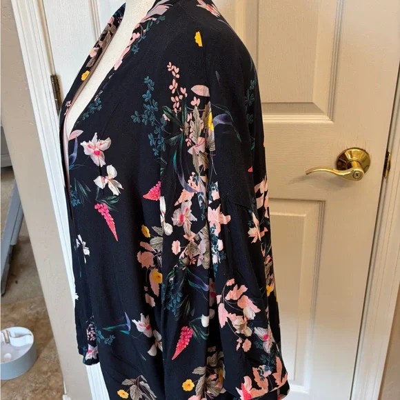 Floral Kimono Cardigan - Black with Multicolor Floral Print Women’s L/XL - Picture 3 of 8